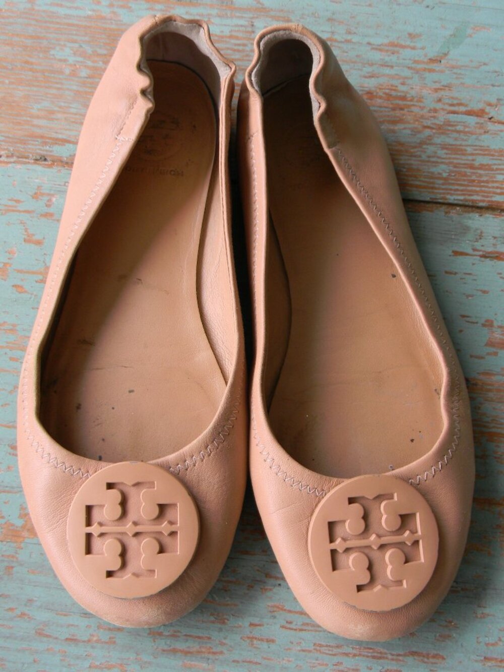 Tory Burch Light Tan Leather Mini Ballet Flats Slip-On Round Toe Logo sz 7M